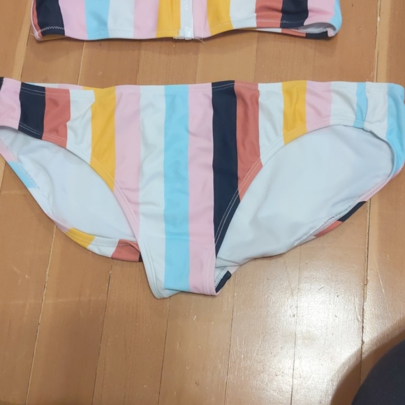 Rainbow stripped bikini - Picture 3 of 3